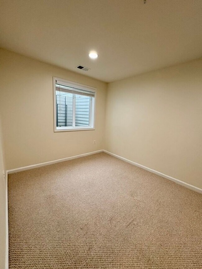 Building Photo - 12227 Majestic Maple Dr