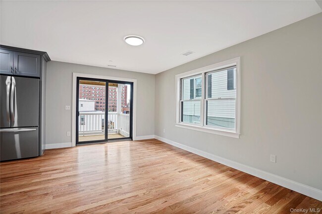 Building Photo - 80 Depeyster St