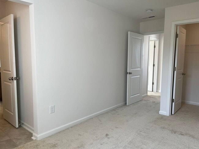 Building Photo - Stunning, Elegant Residence in Fuquay-Vari...