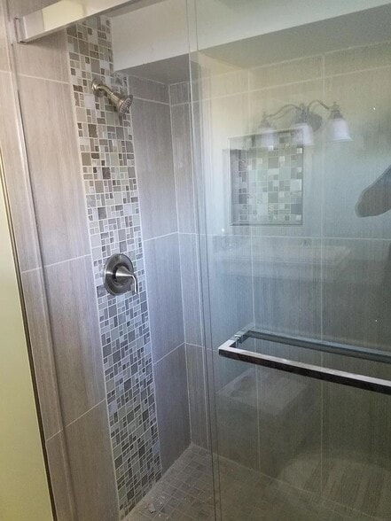 Building Photo - 902 N 77th St