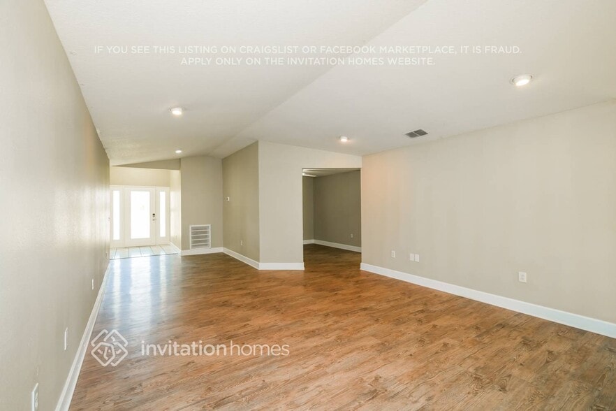 Building Photo - 3236 Forestbrook Dr N