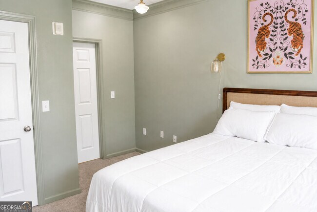 Building Photo - 1850 Cotillion Dr