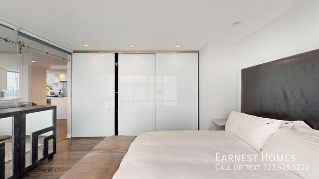 Building Photo - 2160 Century Park E