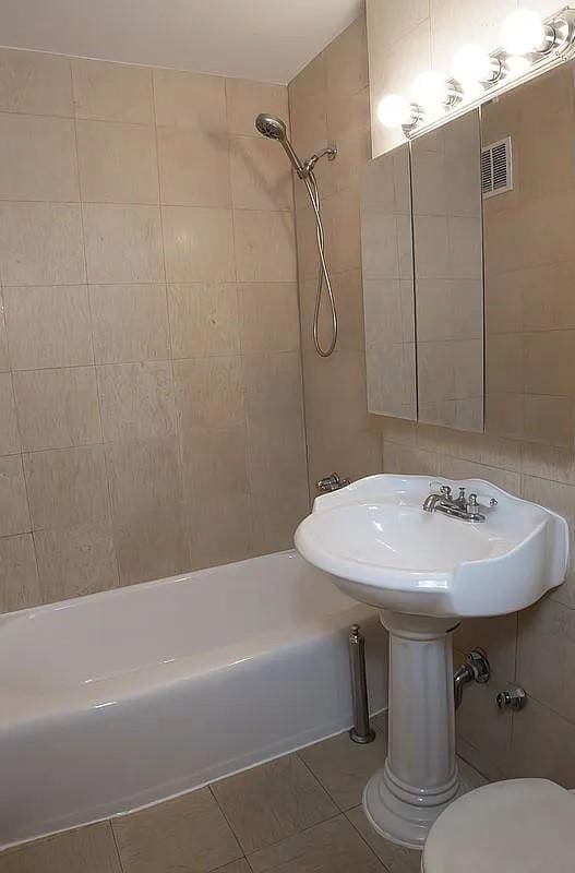 Building Photo - 31-85 Crescent St