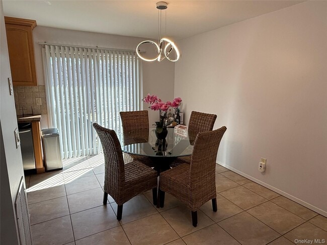 Building Photo - 12 Paine Commons