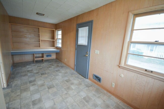 Building Photo - 619 2nd St NW