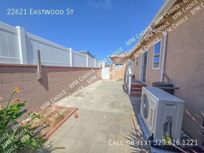 Building Photo - 22621 Eastwood St