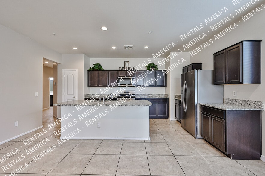 Building Photo - 30938 W Mitchell Dr