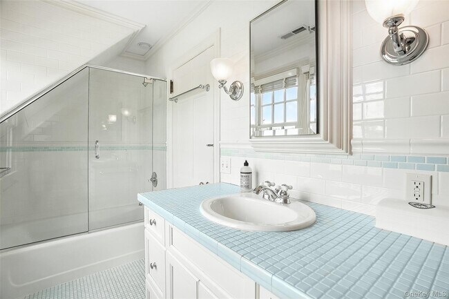 Building Photo - 6 Club Rd