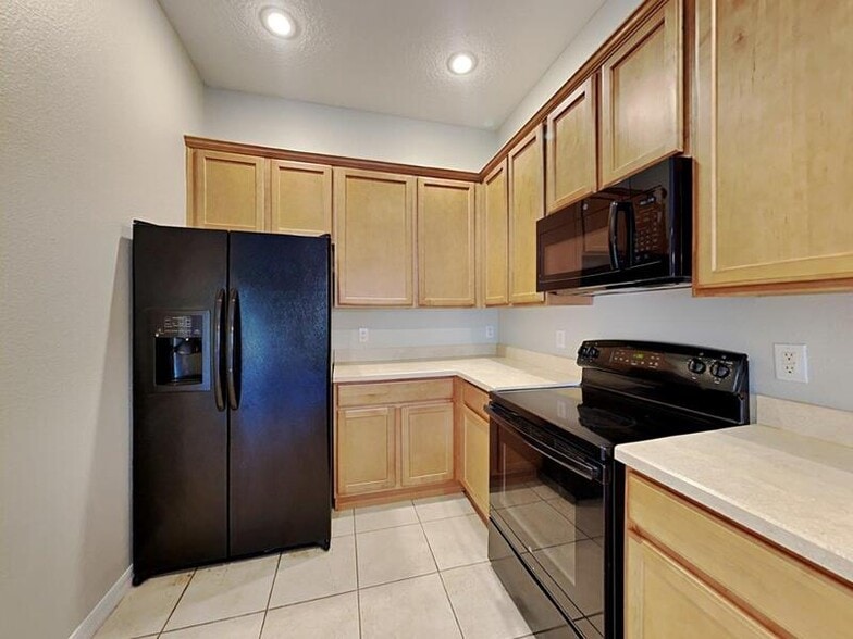 Building Photo - 2310 Little Gem Loop