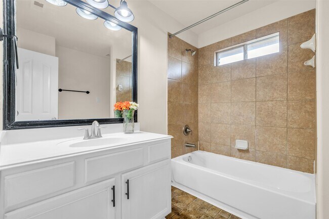 Building Photo - 30715 Legends Ridge Dr