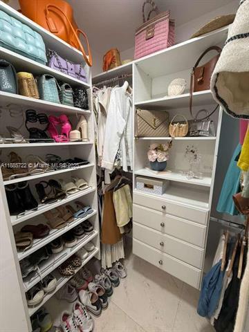 Building Photo - 1155 Brickell Bay Dr