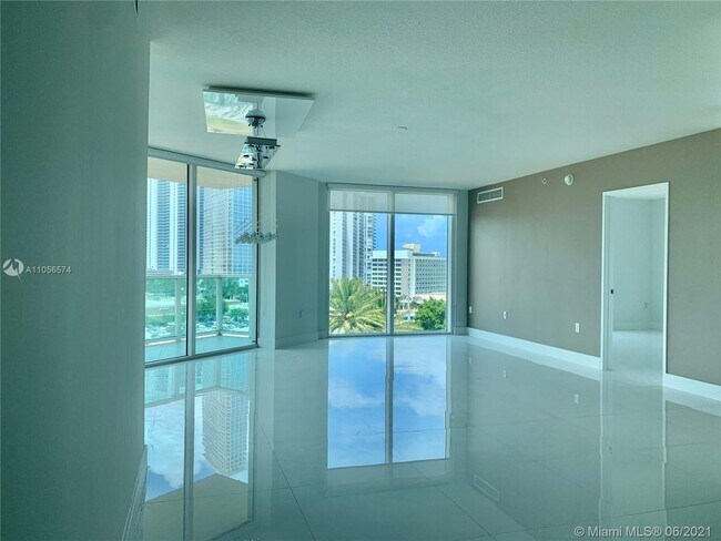 Building Photo - 250 Sunny Isles Blvd