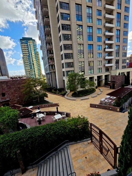 Building Photo - 645 Front St