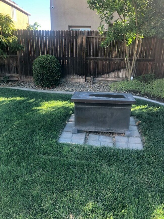 Building Photo - Beautiful Manteca Home in Quiet Neighborhood