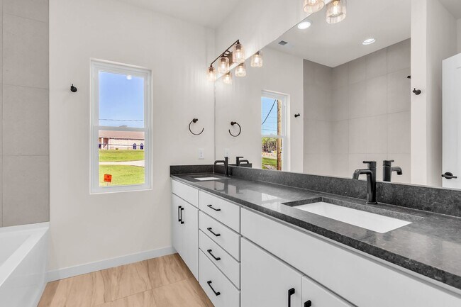 Building Photo - Amazing New Construction in North Nashville!