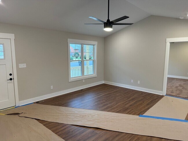 Building Photo - 325 Yorktown Dr