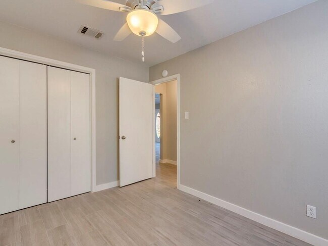 Building Photo - 9101 Japonica Ct