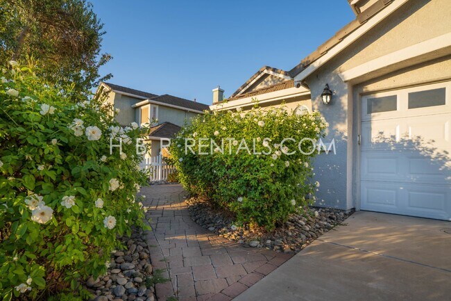 Building Photo - 422 Meyenberg Ave