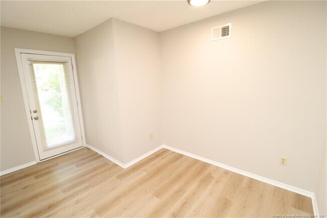 Building Photo - 3901 Lexington Dr