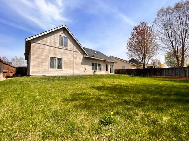 Building Photo - 1935 W Marten Creek Dr