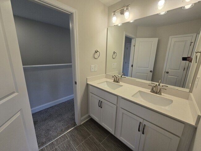 Building Photo - 463 Jackson Pond Dr