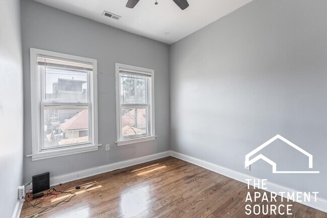 Building Photo - 2818 N Drake Ave