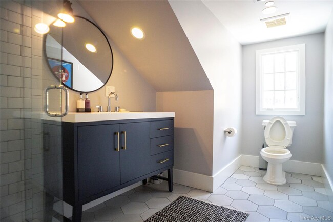 Building Photo - 1144 Post Rd