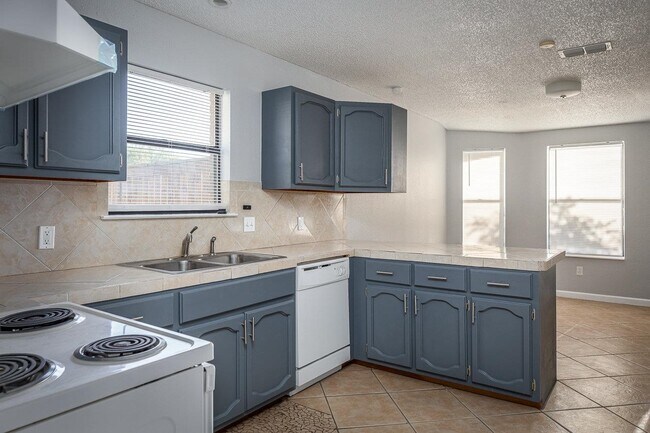 Building Photo - 210 Warbonnet Trail