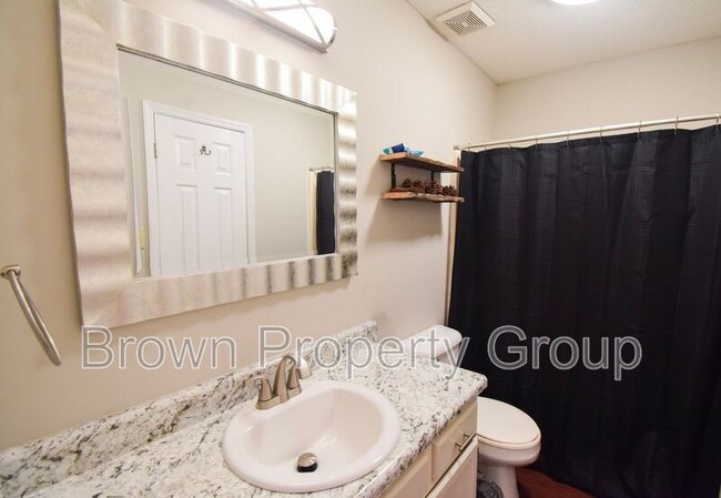 Building Photo - 5935 Bloomsbury Dr