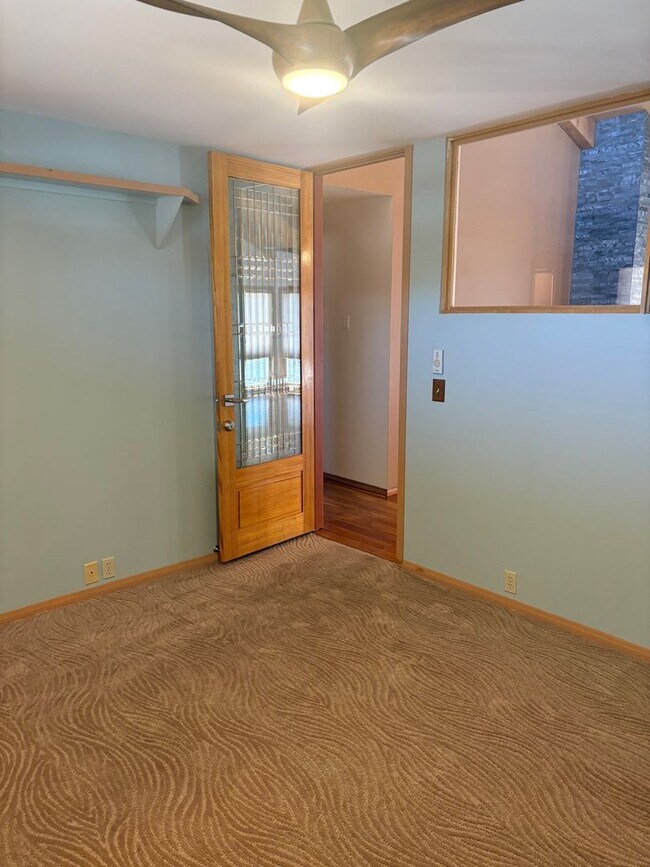 Building Photo - Unfurnished, 1-year long-term rental, Procure Only