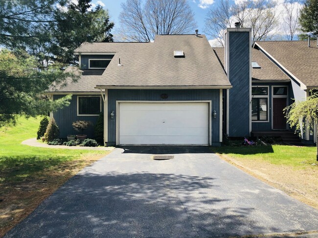 Primary Photo - 101 Glen Combe Cir