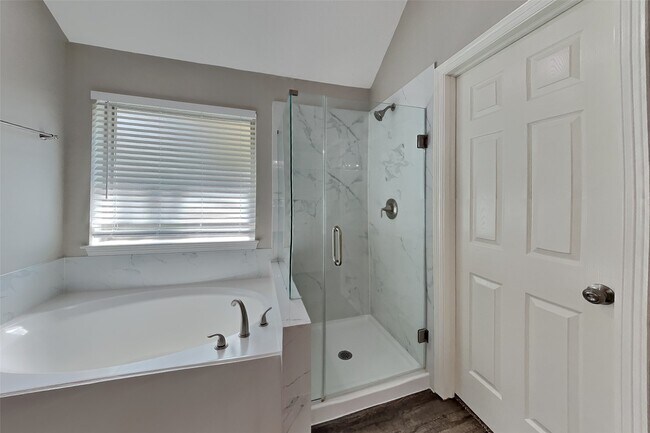 Building Photo - 8227 Sports Haven Dr