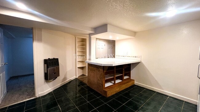Building Photo - Large 2 Bed / 1 Bonus Room in the Brooklyn Neighborhood off SE Milwaukie Ave.