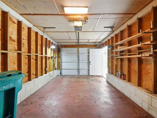 Building Photo - 1426 Crestview Dr