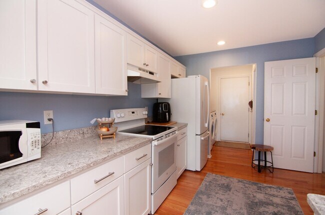 Building Photo - 4471 Hillside Ct