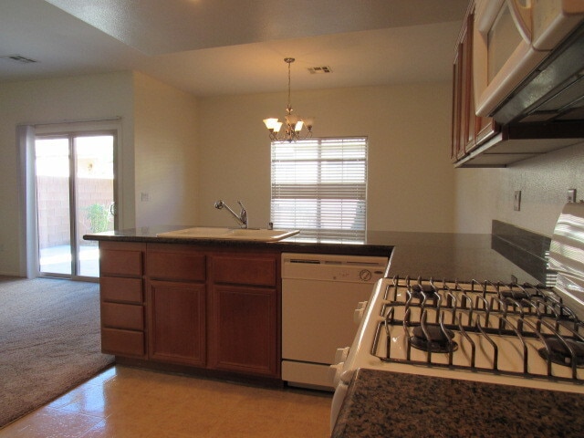 Building Photo - Great 2 Story Townhome in Gated Community!