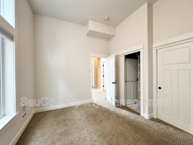 Building Photo - 3340 SW 12th Ave