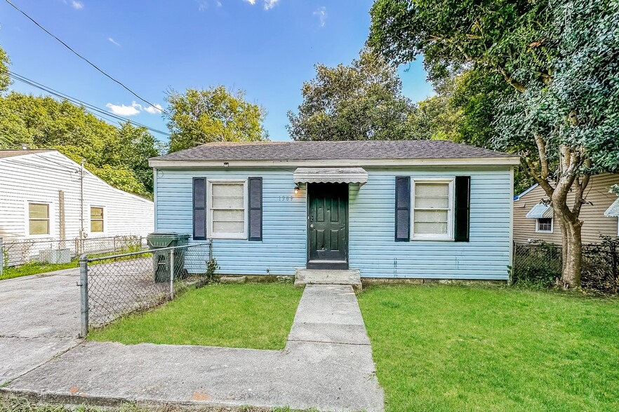 Building Photo - 1309 Alma Ave