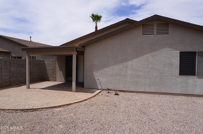 Building Photo - 983 E Denim Trail