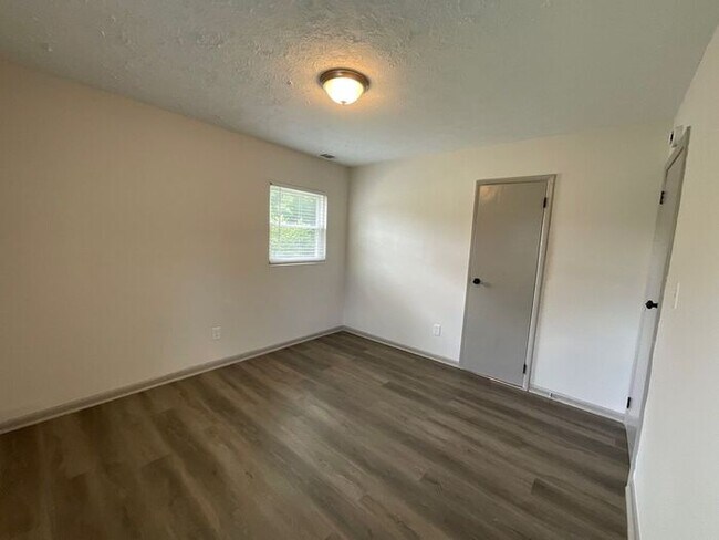 Building Photo - 8919 Yarmouth Dr