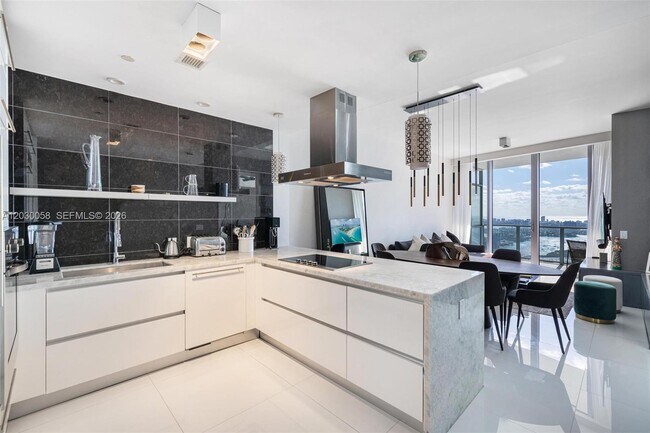 Building Photo - 1100 Biscayne Blvd