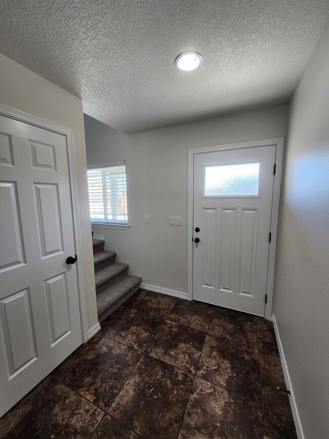 Building Photo - 1/2 off First Month's Rent- South Richland Location, 3 bed, 2.5 ba + Bonus Room