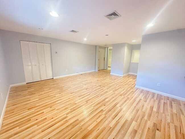 Building Photo - 3 Devens St