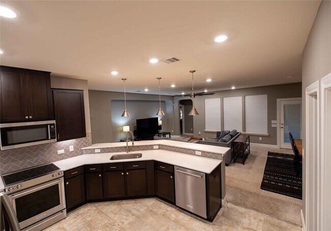 Building Photo - 7708 Nunsland Dr