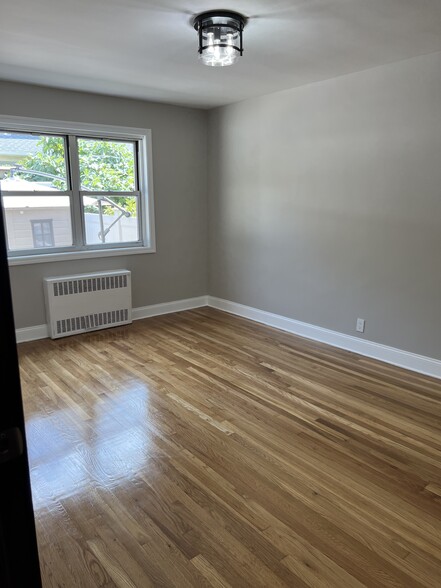 Building Photo - 1001 154th St