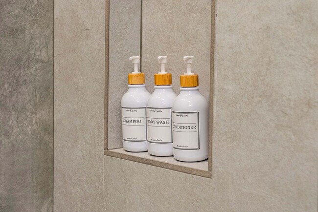 Building Photo - 2344 W Polk St