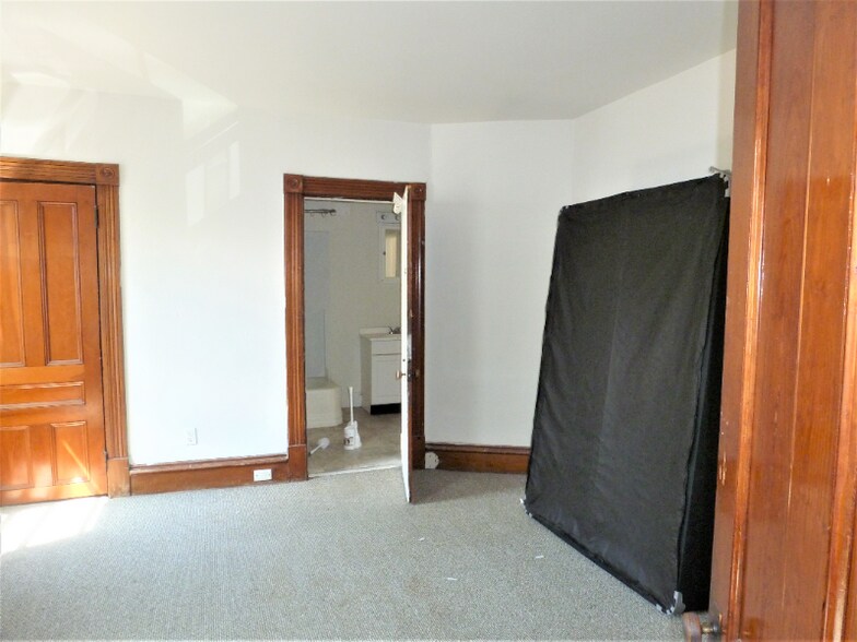 Building Photo - 14 Hickok Pl