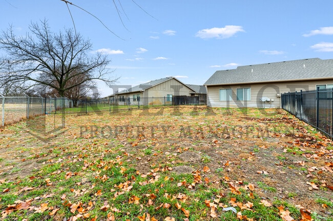 Building Photo - 3325 E Aster St