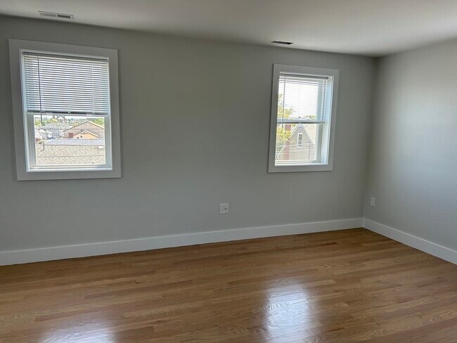 Building Photo - 150 Rumney Rd